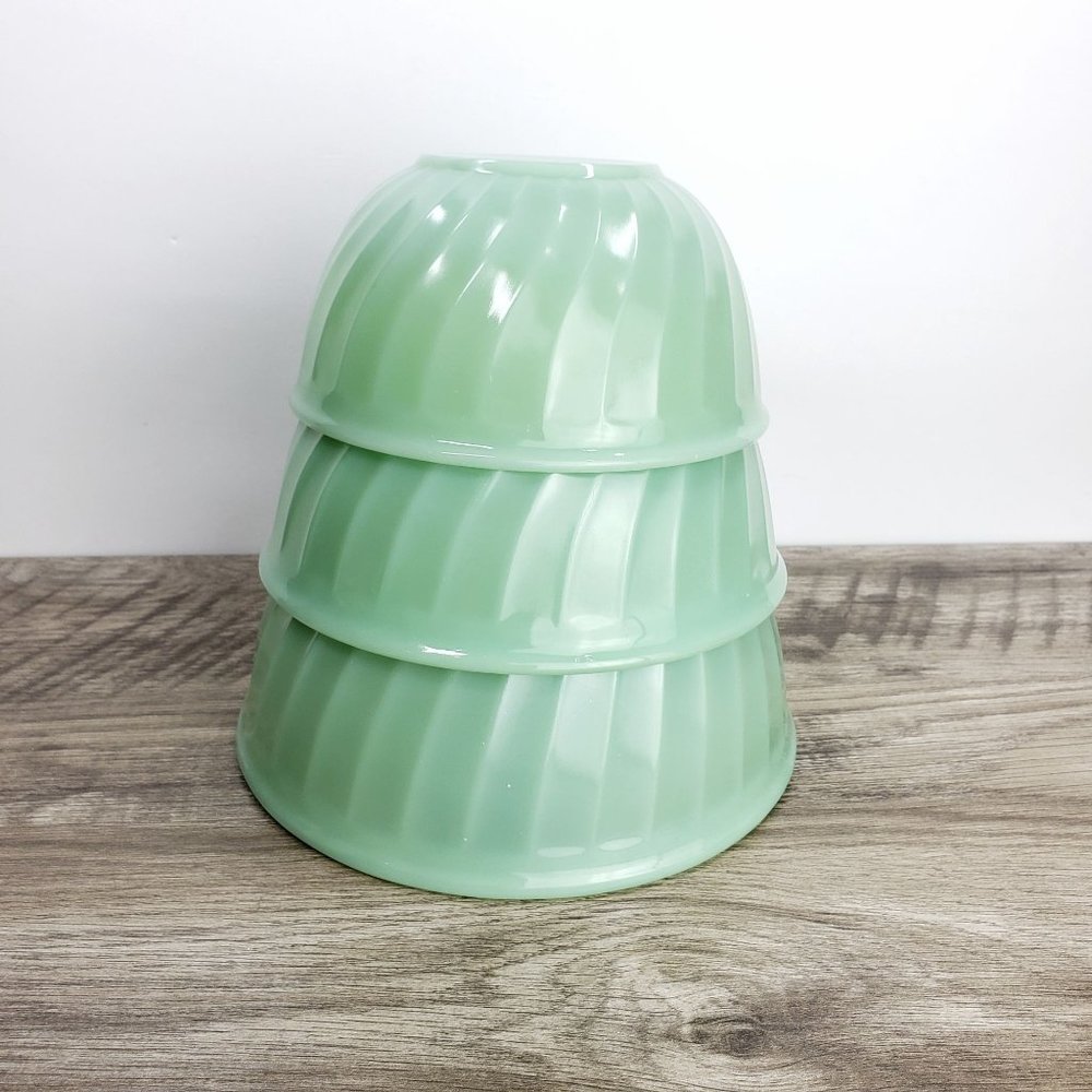 3 FIRE KING JADEITE GREEN SWIRL MIXING BOWLS 7, 8 & 9 in VINTAGE NESTING JADITE